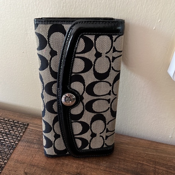 Large Classic Coach Wallet - Picture 10 of 10